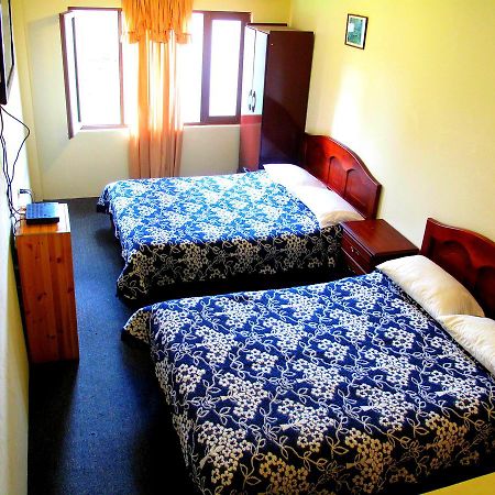 Aqua Hostal Mabel Куенка Екстериор снимка