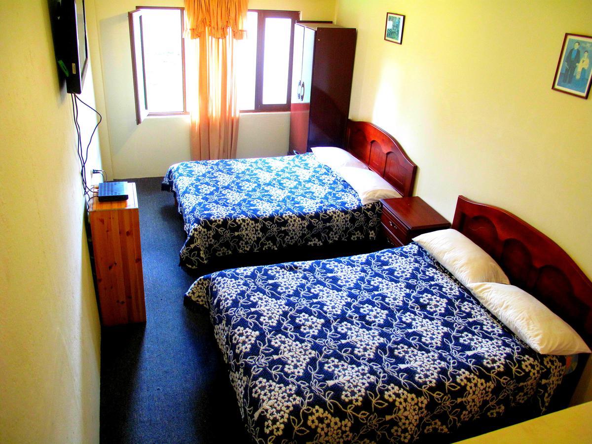 Aqua Hostal Mabel Куенка Екстериор снимка