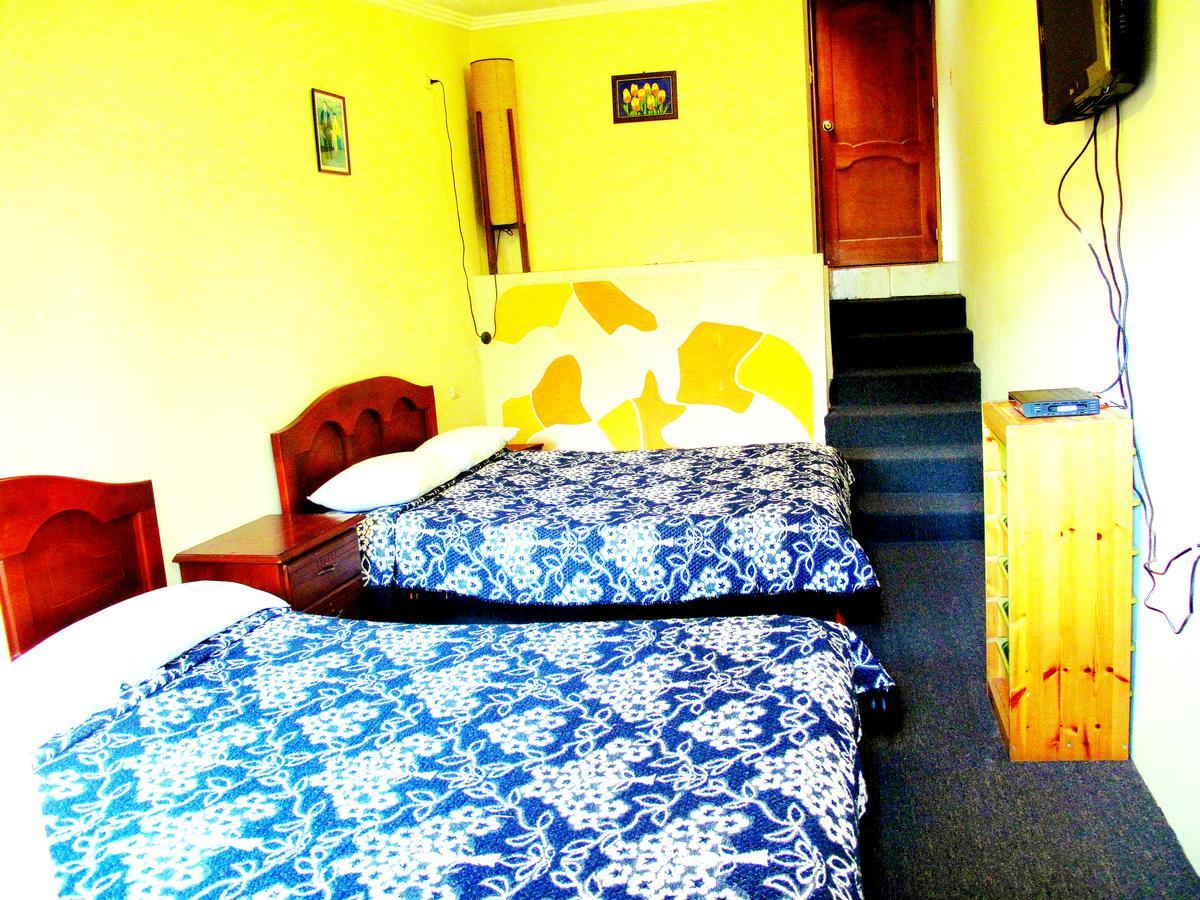 Aqua Hostal Mabel Куенка Екстериор снимка