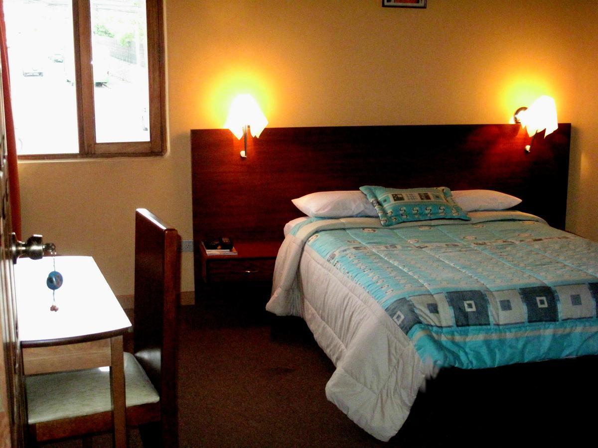 Aqua Hostal Mabel Куенка Екстериор снимка