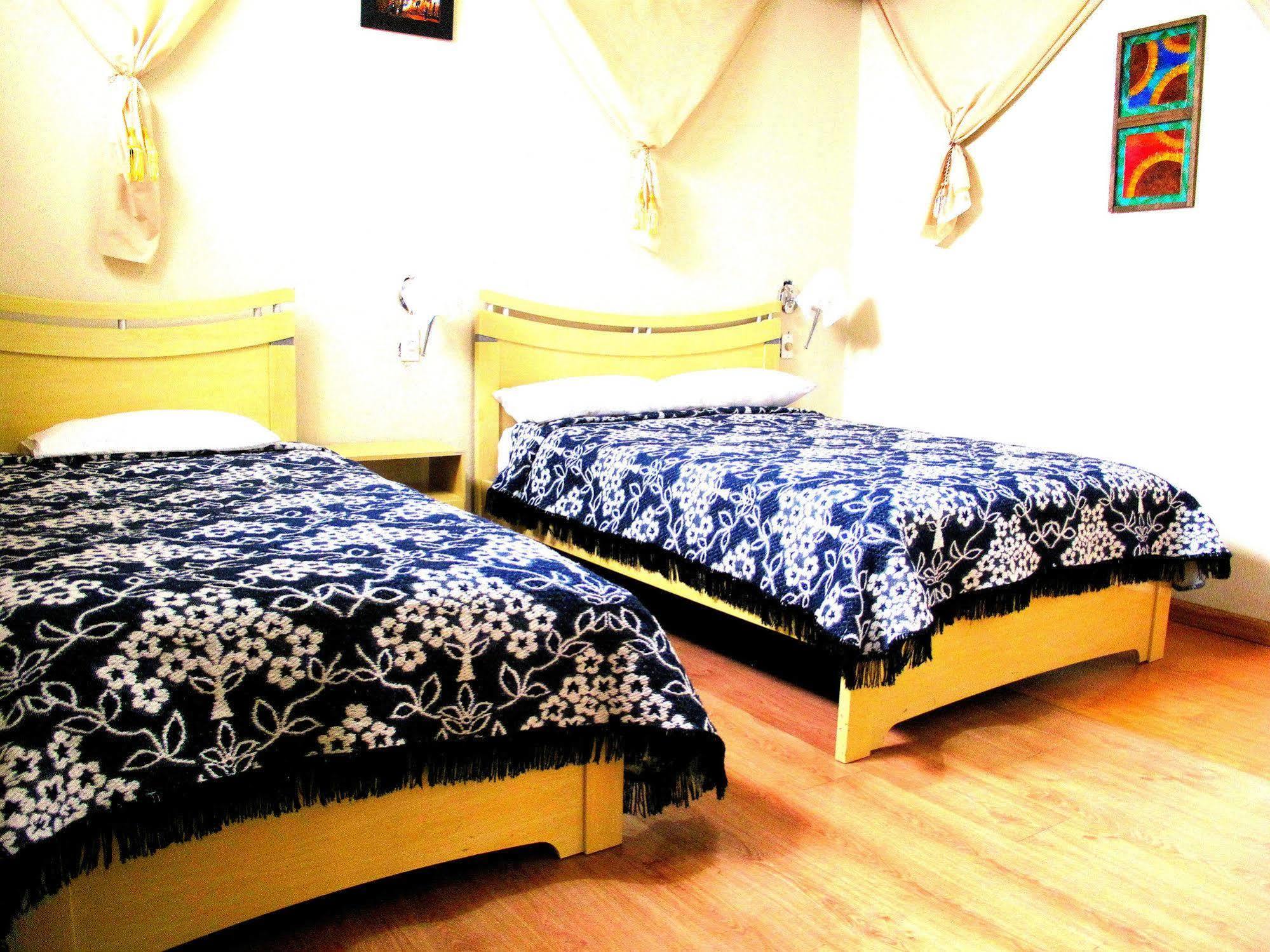 Aqua Hostal Mabel Куенка Екстериор снимка