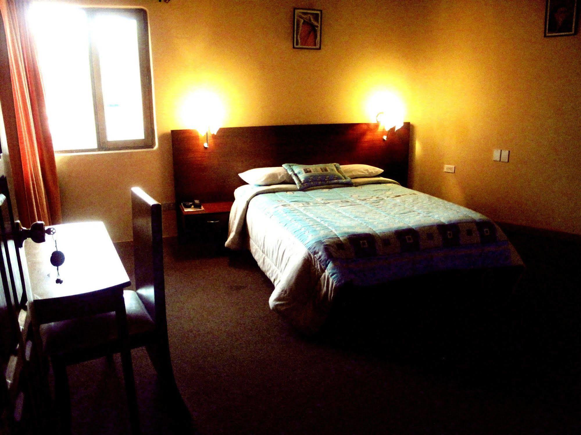 Aqua Hostal Mabel Куенка Екстериор снимка