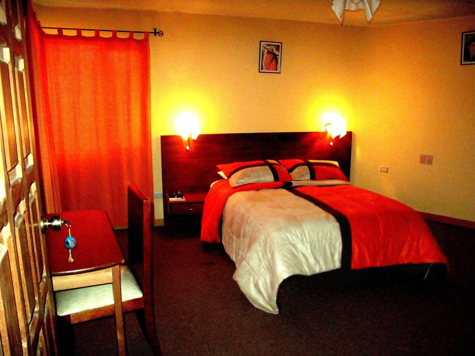 Aqua Hostal Mabel Куенка Екстериор снимка
