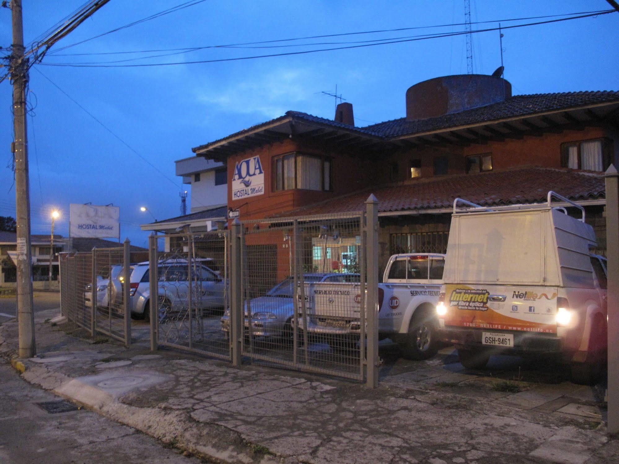 Aqua Hostal Mabel Куенка Екстериор снимка